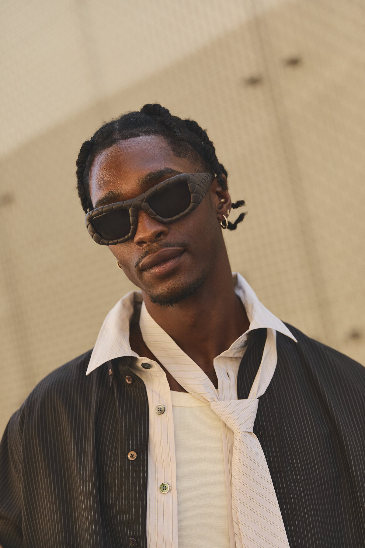 men’s-style-streetwear-fashion-bottega-veneta-sunglasses-personal-shopping-fashion-stylist-raina-silberstein_crop