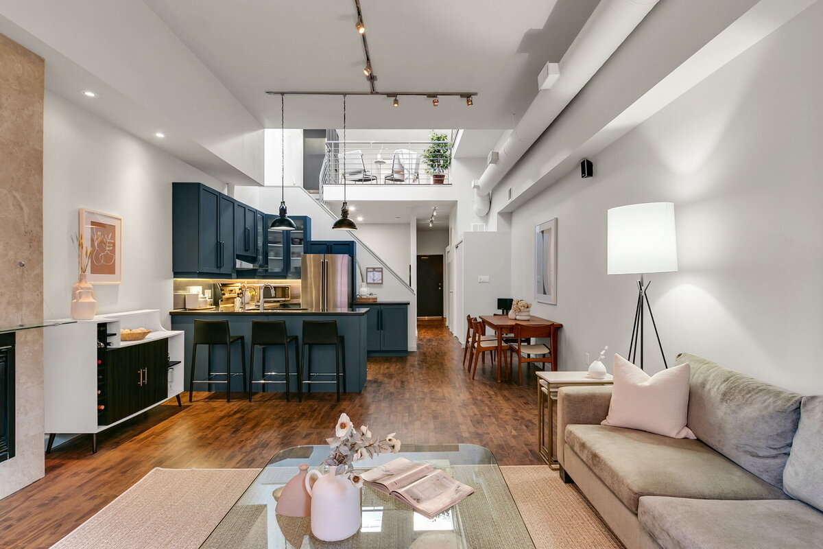 14-web-or-mls-8_011_Living Room