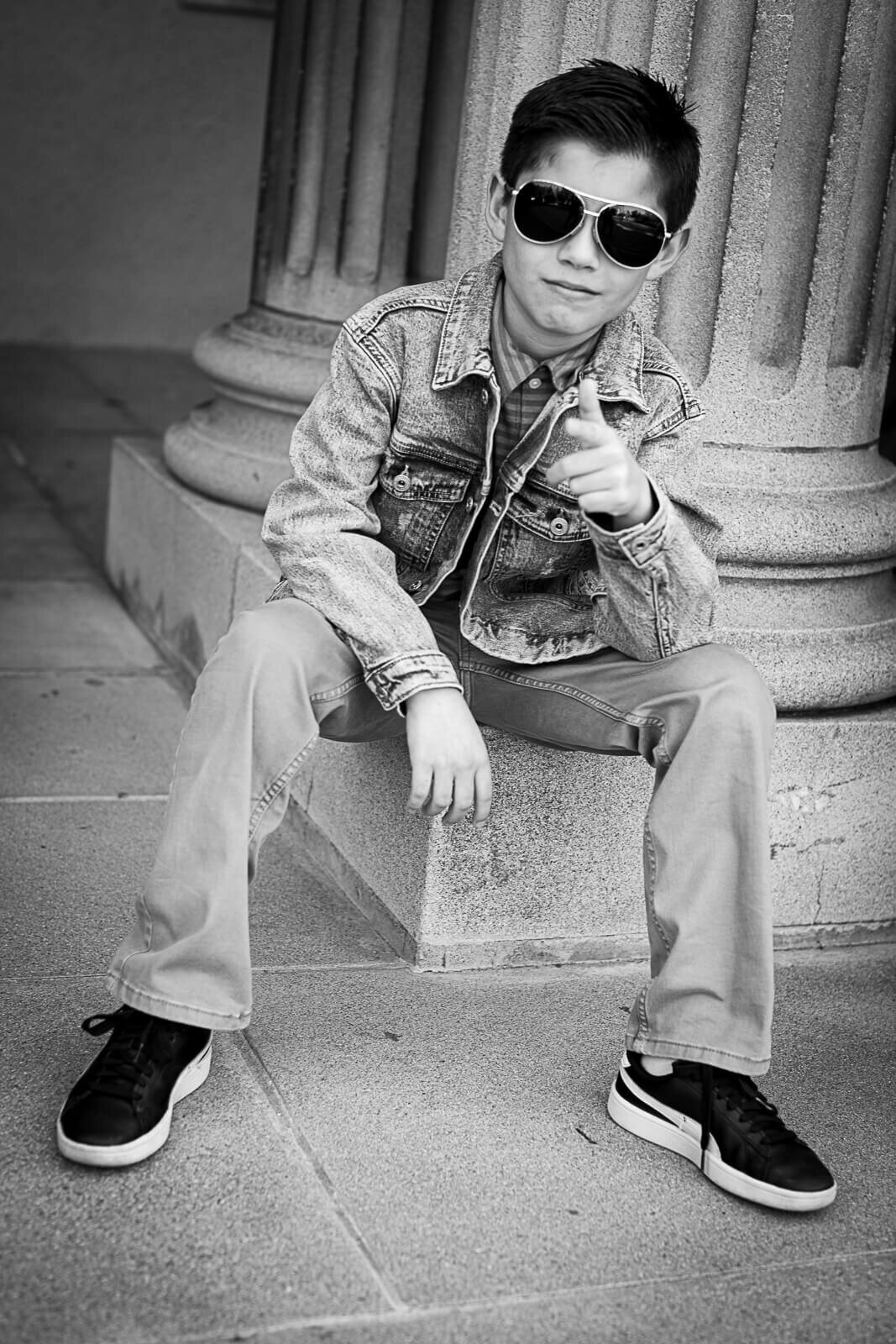 KS-Gray-Photography-family-portraits-in-orange-county-boy-sitting-with-sunglasses