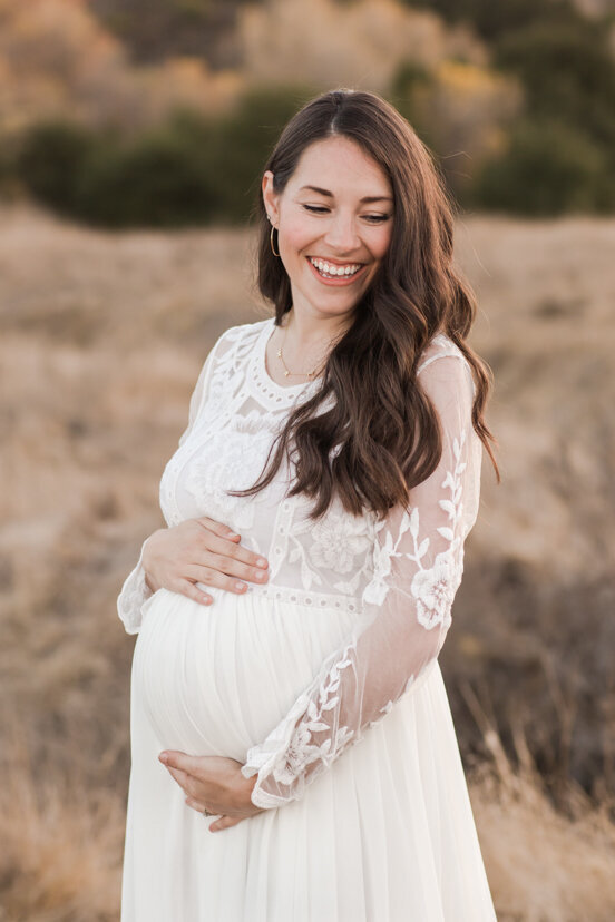 maternity-portrait-at-mission-trails-san-diegoit