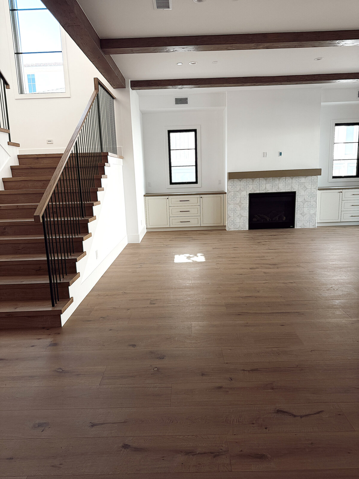 Living room with fireplace and wood beams