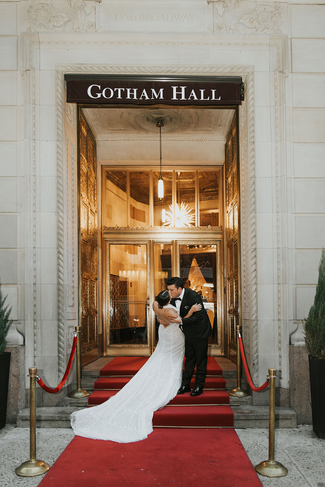 CORRIE-ZACH-NYC-WINTER-WEDDING-AT-GOTHAM-HALL_PHOTOS_BY_MARIA_B_LUNG_0333