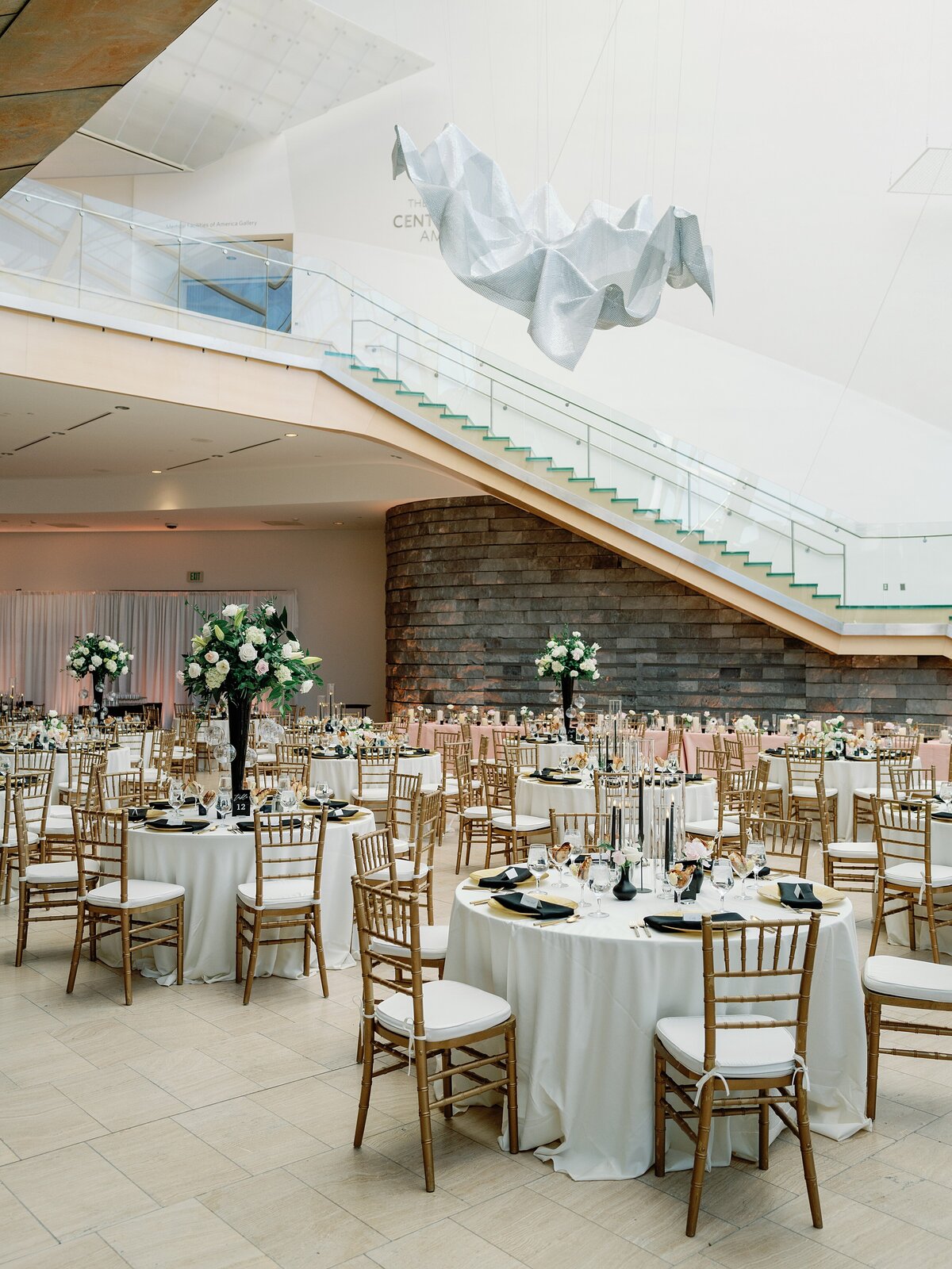 taubman-museum-of-art-wedding-photographer-oliver-and-co-roanoke-wedding_0144