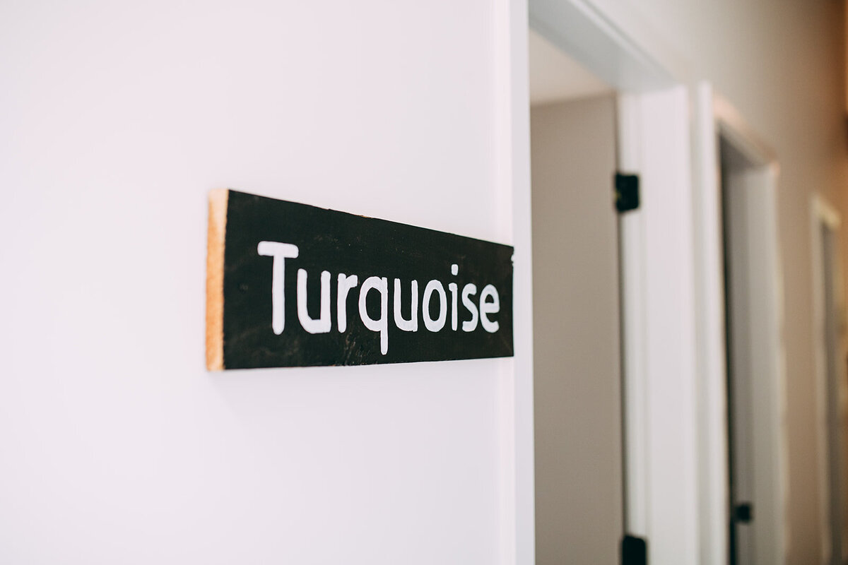 Nectar Yoga Turquoise Room Sign @folkfotos_2019_nectaryoga128
