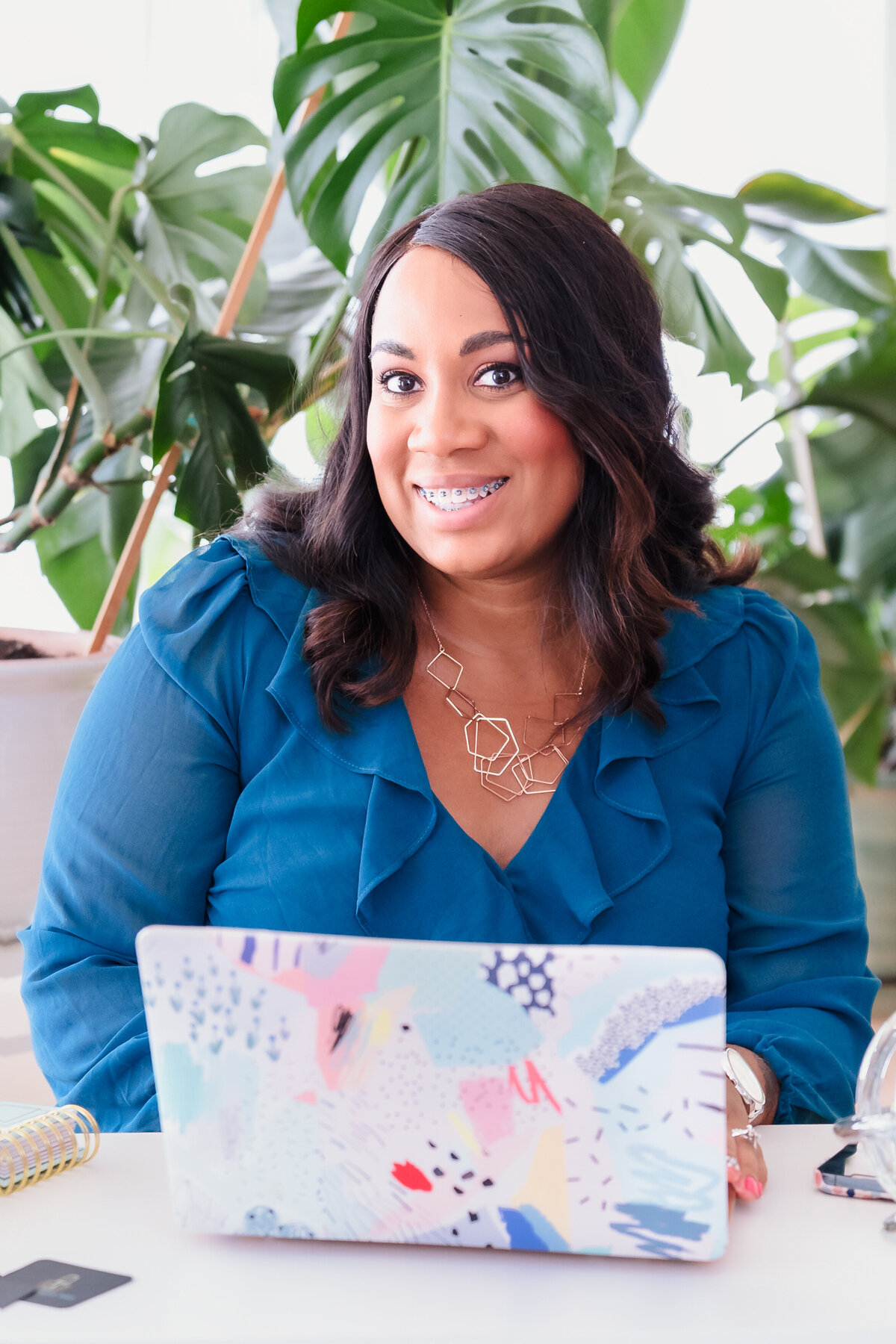 Geise-Pinto-Photography-Personal Branding Photoshoot - Nail Saloon - Sacramento2