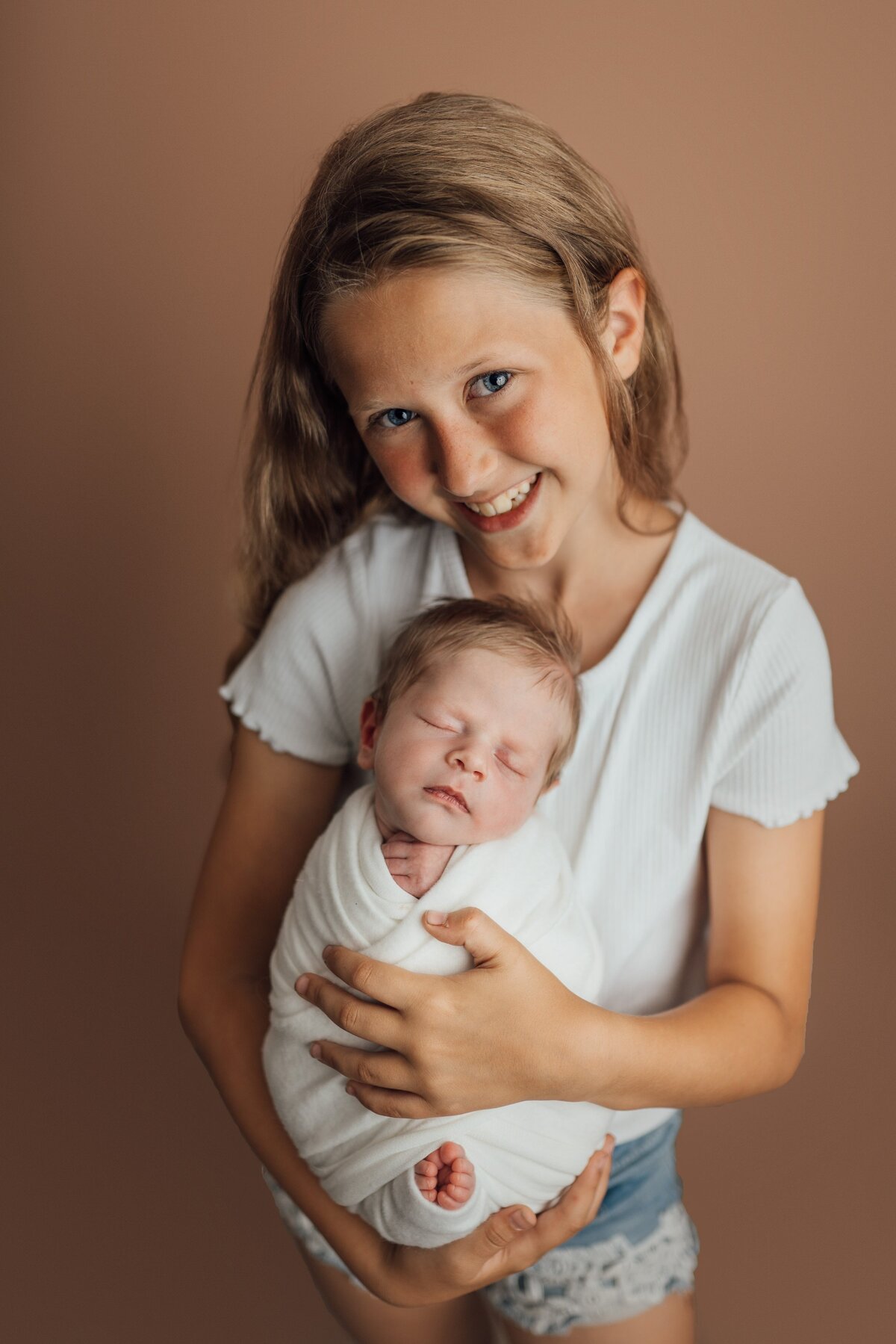 big sister and baby durin gnewborn session in st. pete