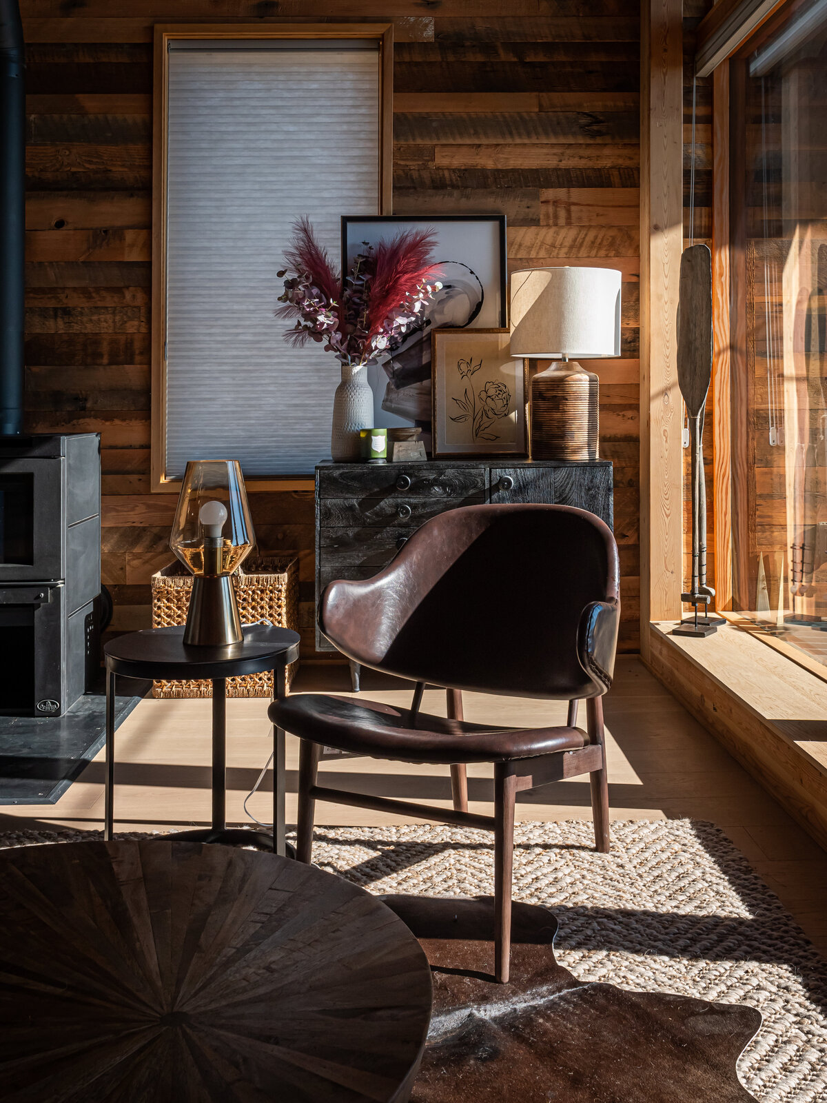 Jeengi- SRM- Leather Accent Chair