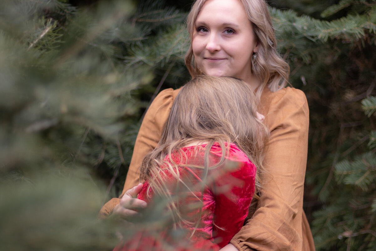 2022Christmas-in-the-trees_family-photography_renees-photography-designs_natural-lights_SM-2324