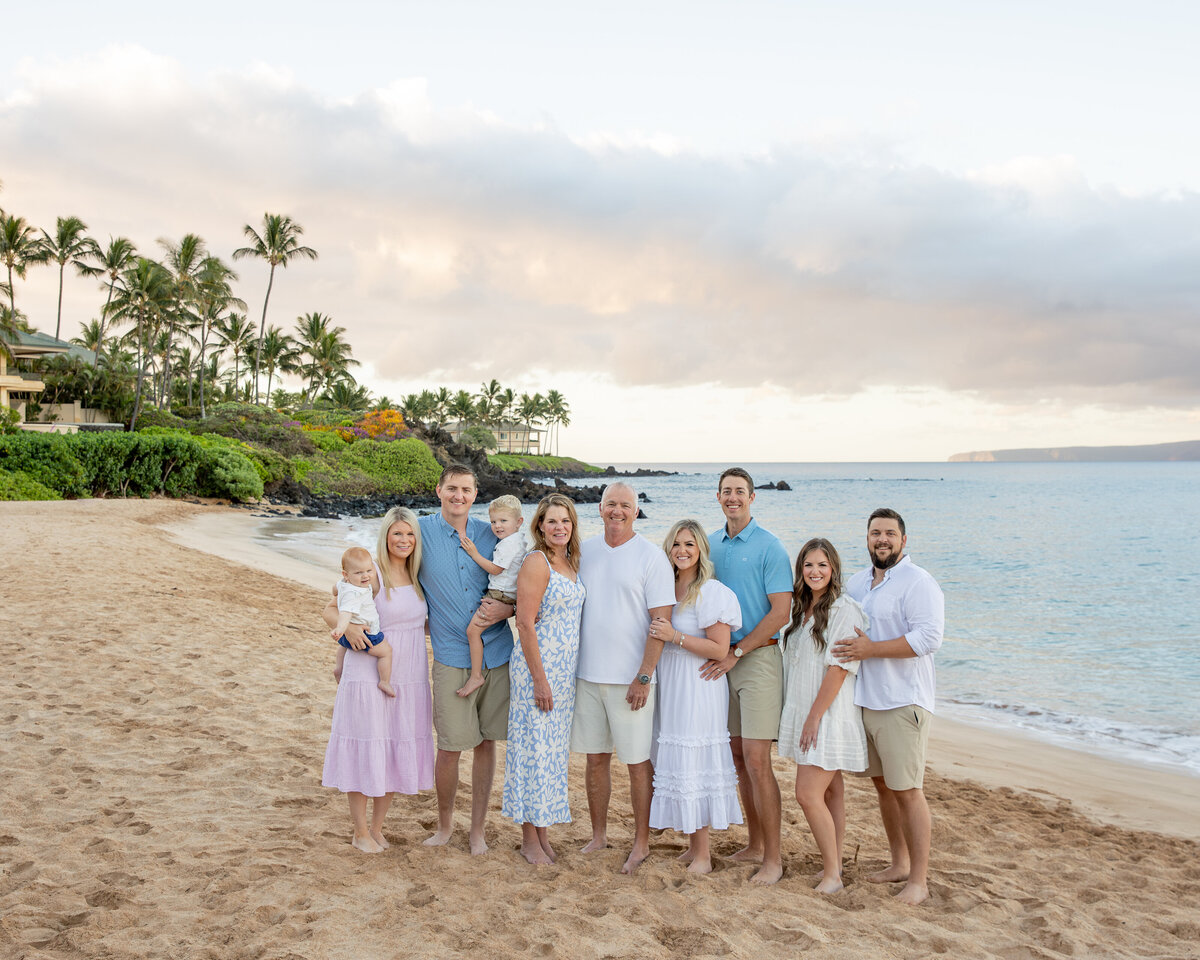 Maui Family Photographers capture extended family beach photos