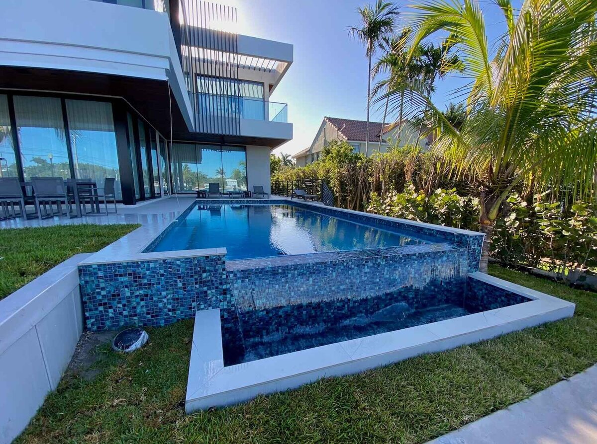 spillover-ledge-and-pool
