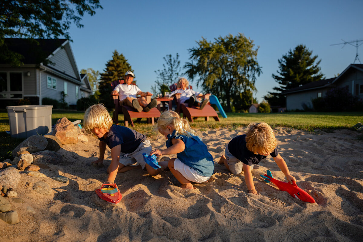 kids-play-beach-grandparents