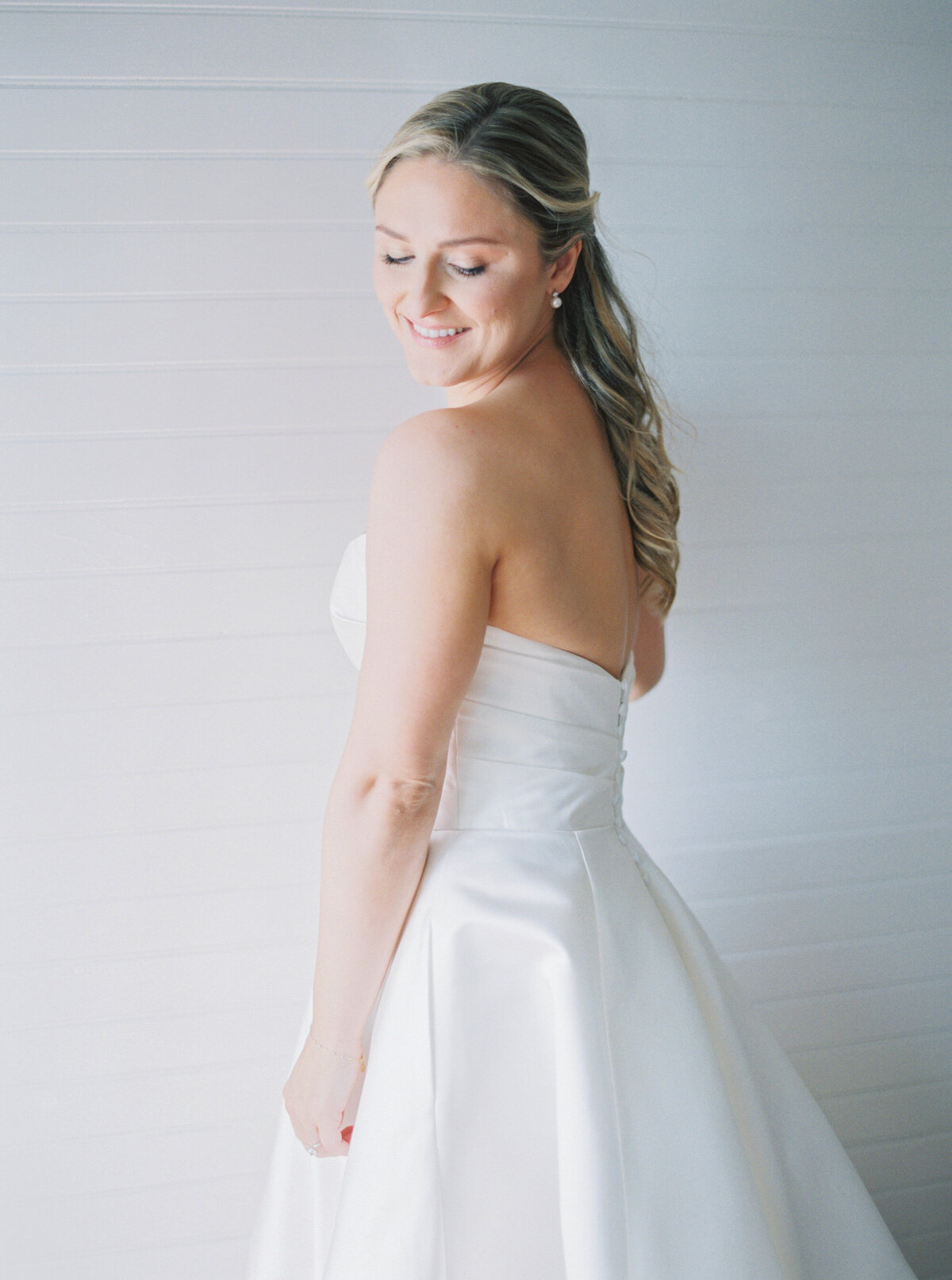 Emily March Photography Wilmington, North Carolina and Destination Wedding Engagement Photographer Heirloom Photography for Memorable Gatherings Light Airy Sentimental Imagery Images Weddings VaughanWedding_0096 copy