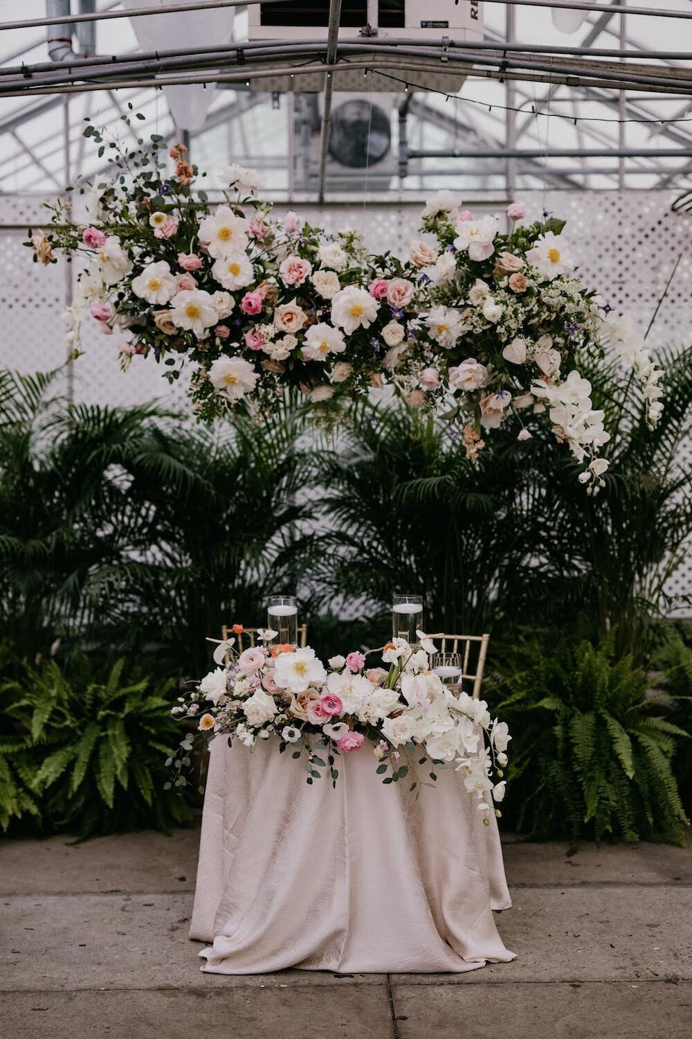 Melissa-Logan-Whimsical-Greenhouse-Philadelphia-Wedding-flowers-by-Sebesta-Design15