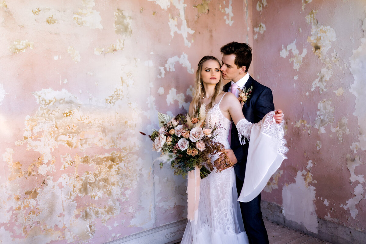 oregon-coast-elopement-wedding-photographer-moody-backdrop