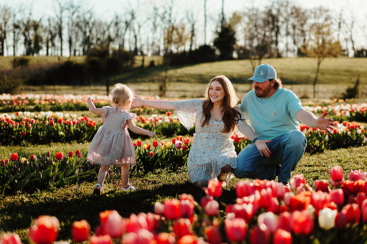 NWA family photographer, Northwest Arkansas best family photography, family portraits near me, professional family photos, family photography packages