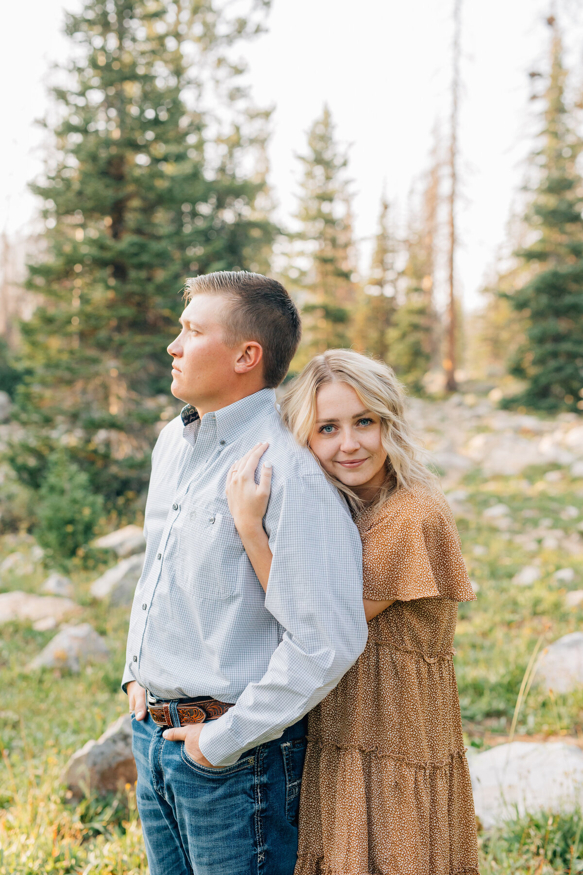 Summer engagement photos in the mountains