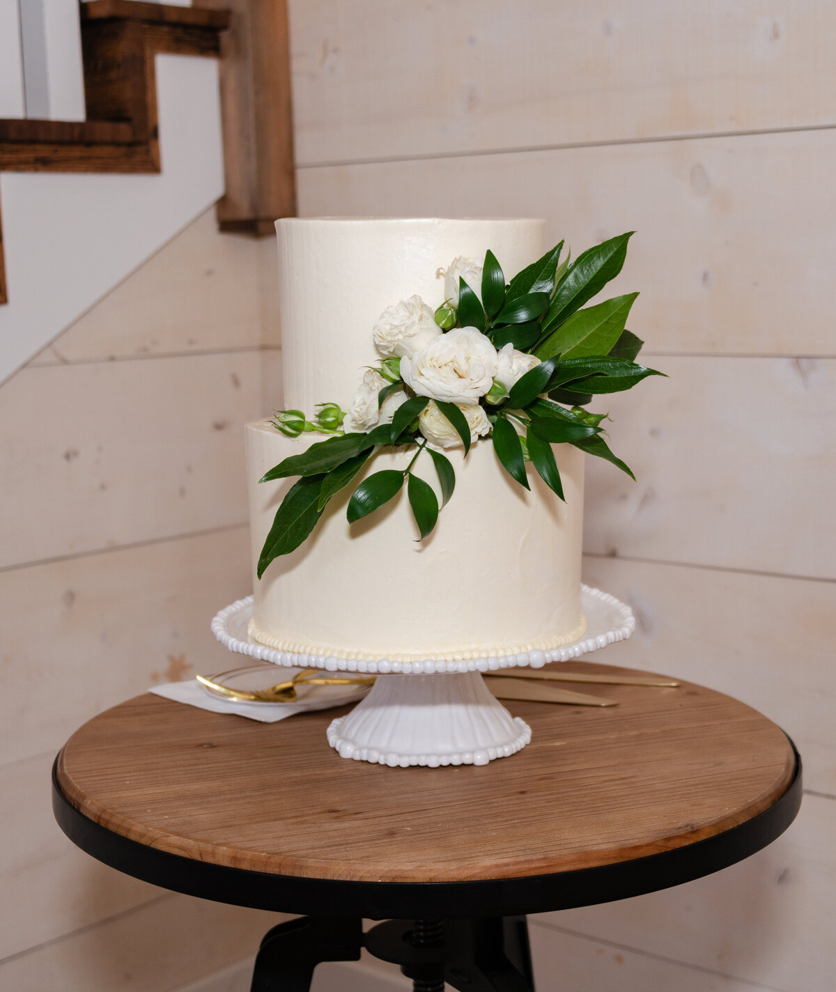wedding-cake-at-walker-farms