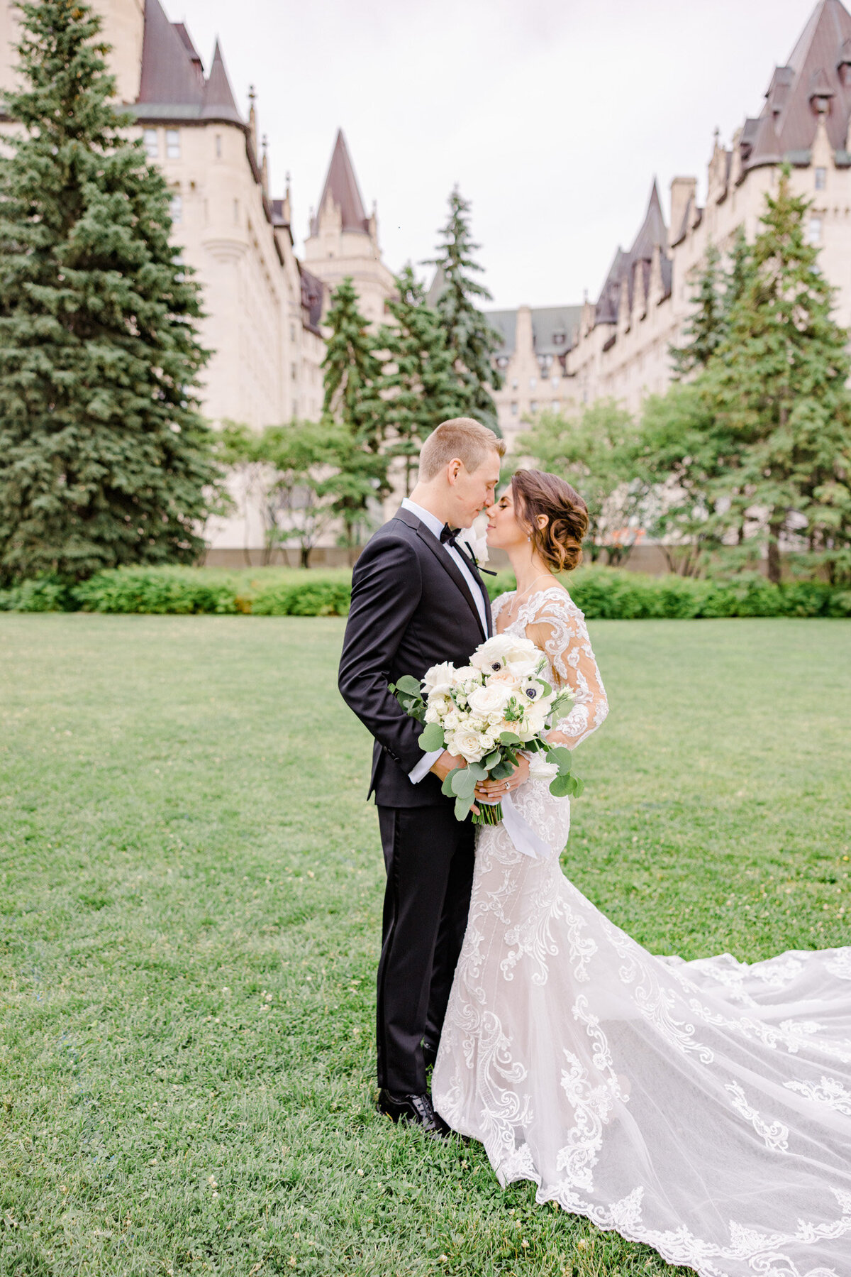 hannah-braden-ottawa-wedding-shaw-centre-2023-114