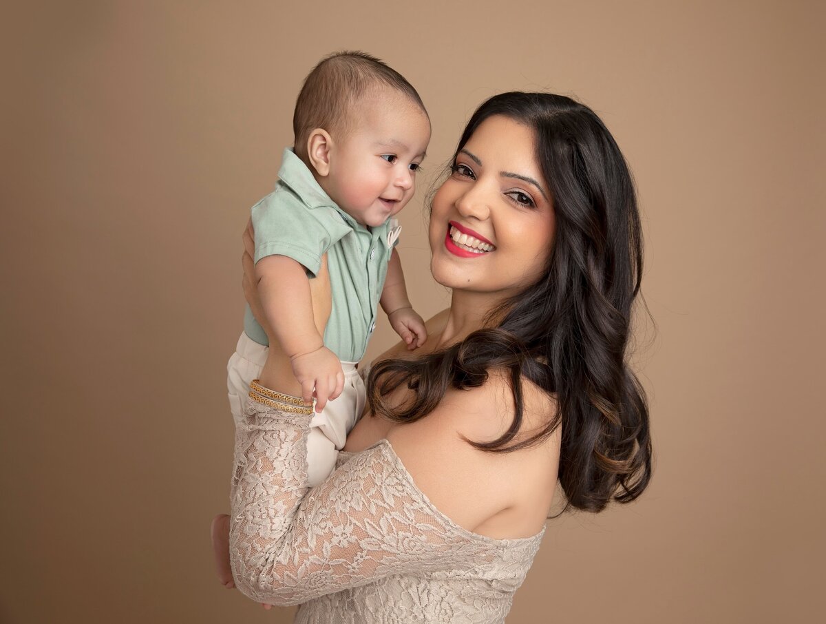 Mom Lifestyle-Inspired Studio Family Session | Cozy Phoenix Portraits