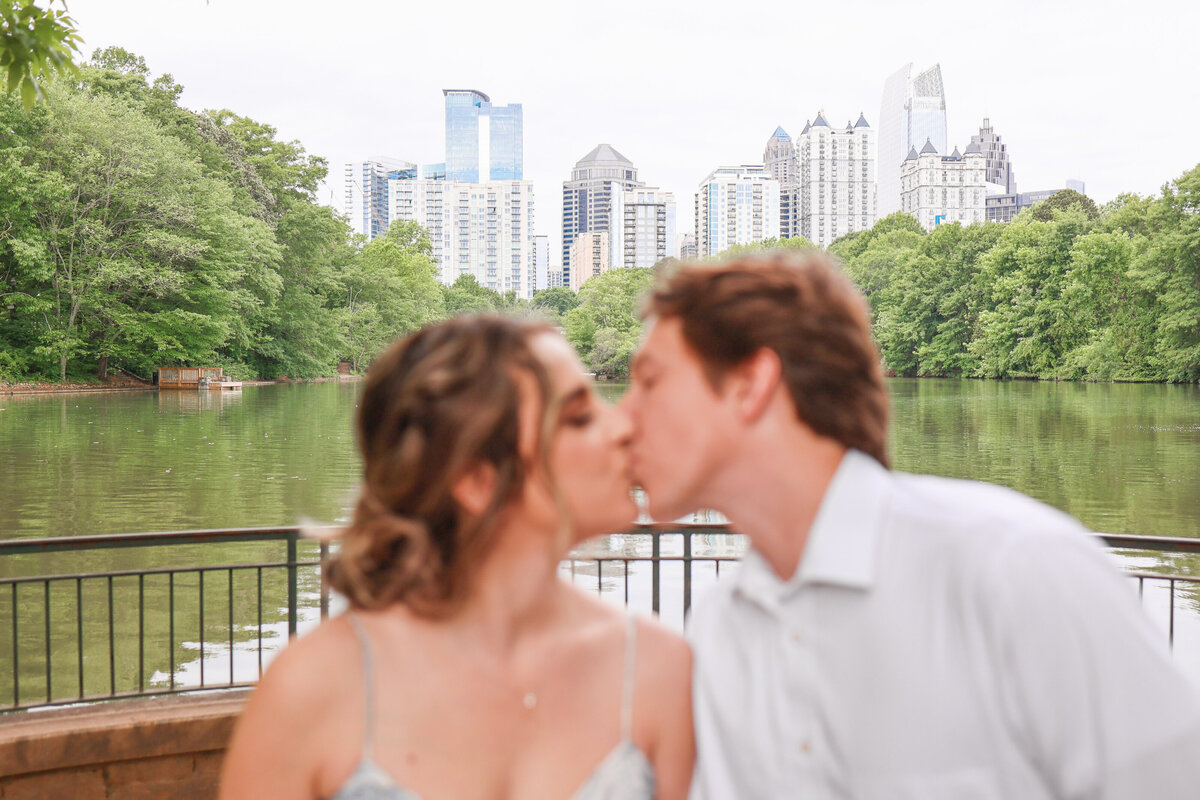 Atlanta Georgia engaged couple in Piedmont Park by Atlanta  wedding photographer Amanda Richardson Photography