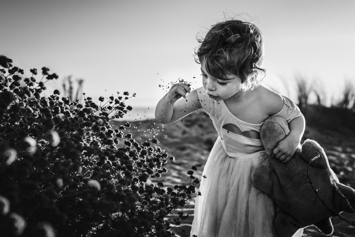 alameda-beach-portrait-flowers-bw