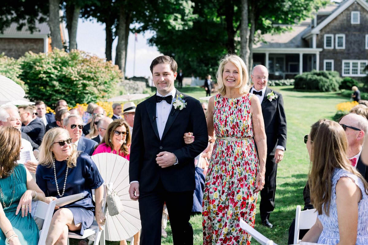 groom and mom