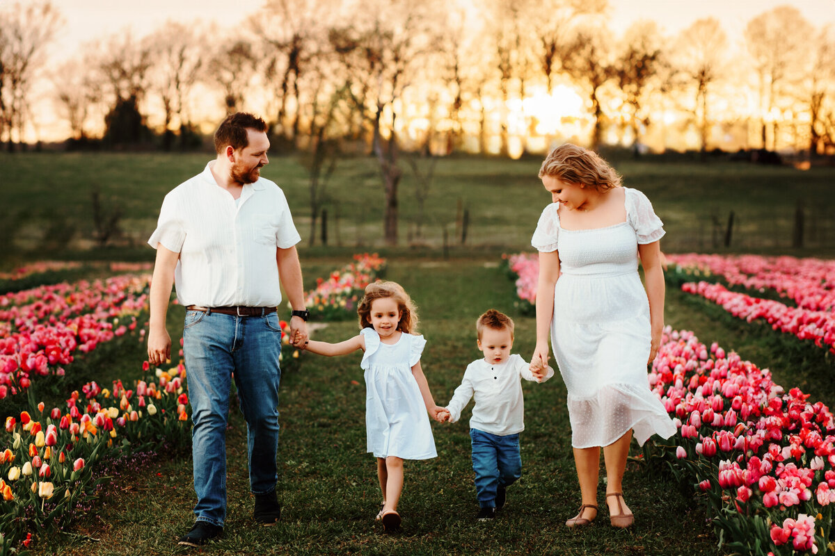 NWA family photographer, Northwest Arkansas best family photography, family portraits near me, professional family photos, family photography packages