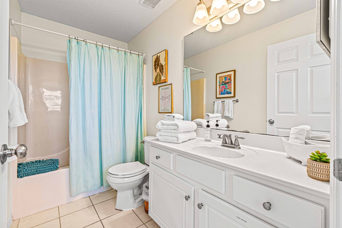 2nd level bathroom (1)