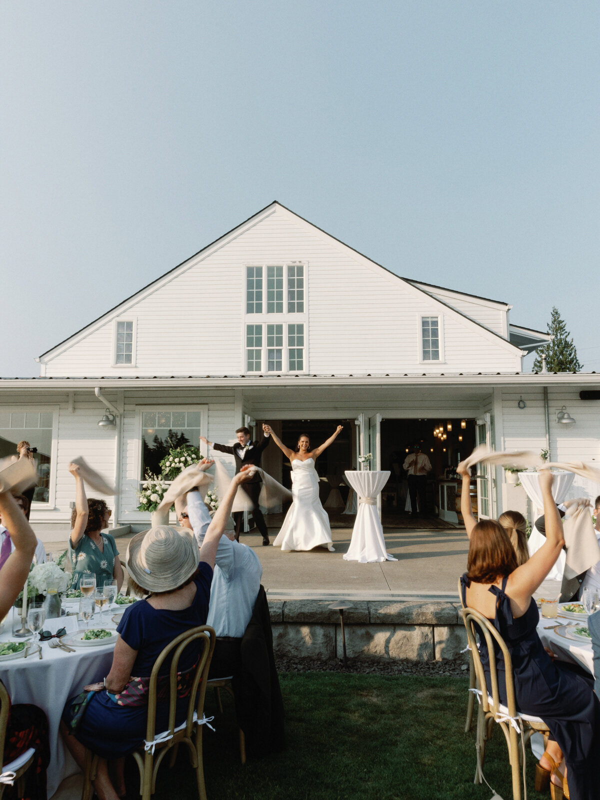 wedding-at-oswego-hills-vineyard-winery-portland-oregon-by-the-tenneys-photography-32