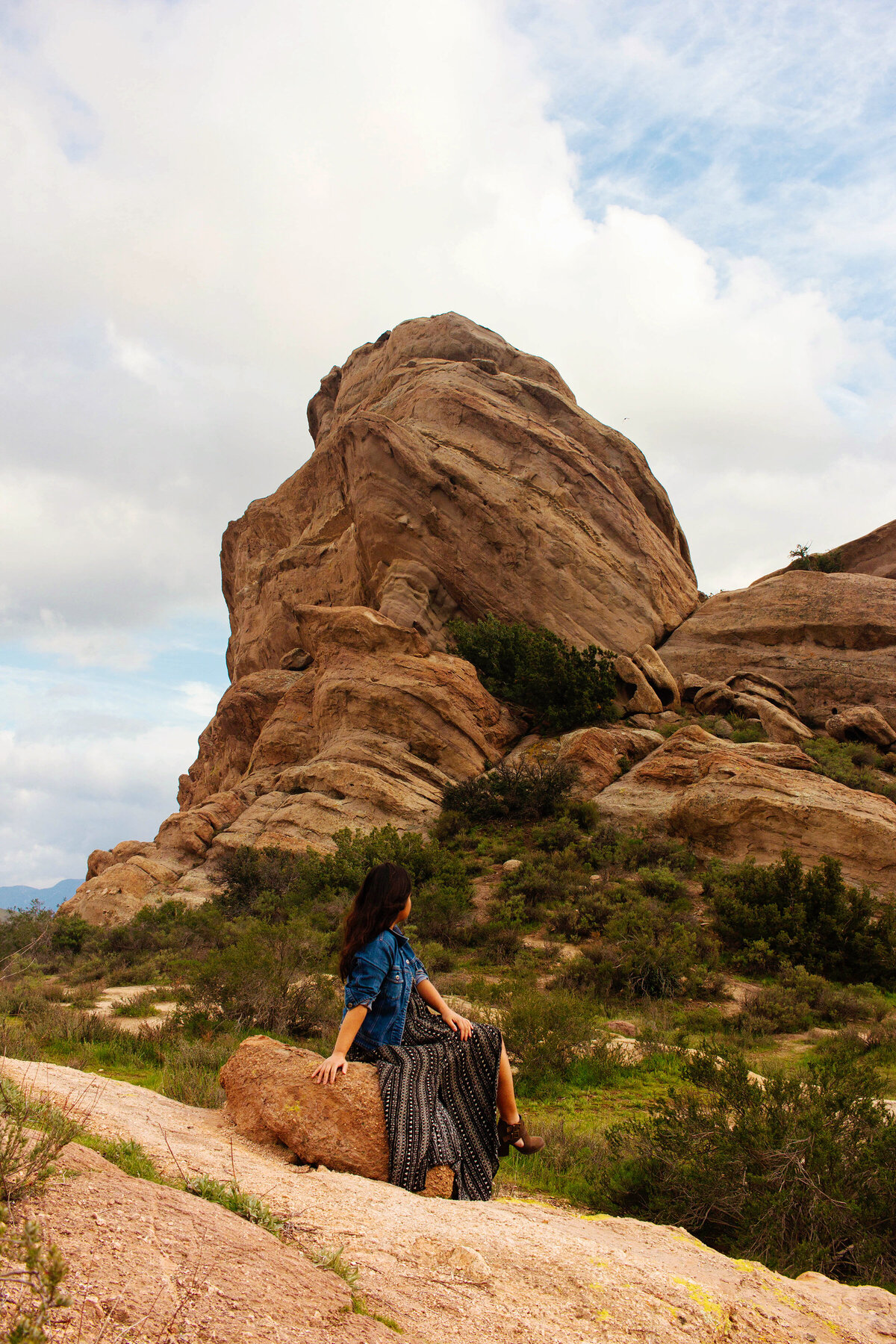 vazquez-rocks-agua-dulce-portait-session-mountain-top-with-a-dress-2384