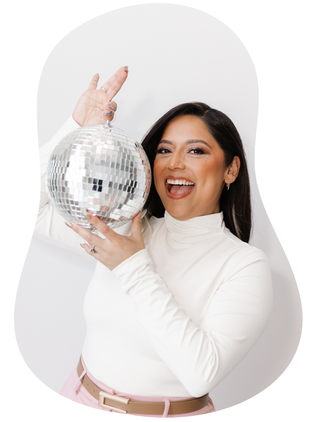 Experience bold and beautiful bridal makeup with The Glam Beauty Lab, Dallas-Fort Worth’s premier wedding hair and makeup artists. Perfect for your special day!