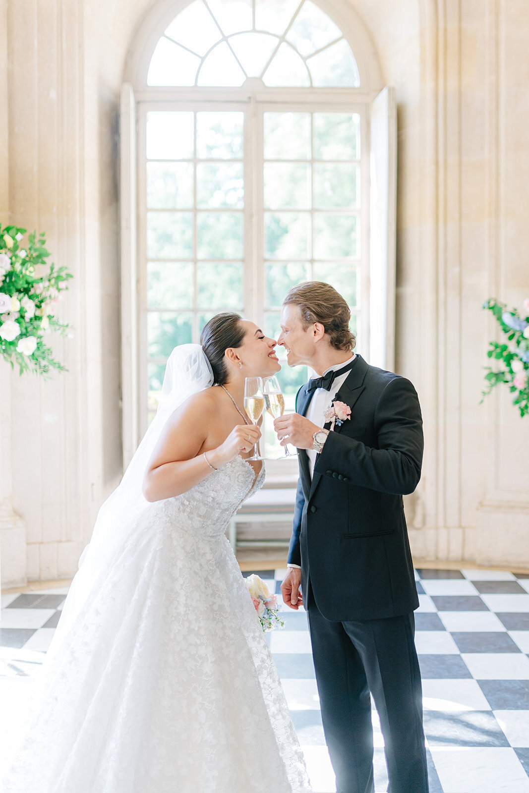 MorganeBallPhotography-Wedding-ChateauChamplatreux-SandyDavid-08-cocktail-17-9383_websize