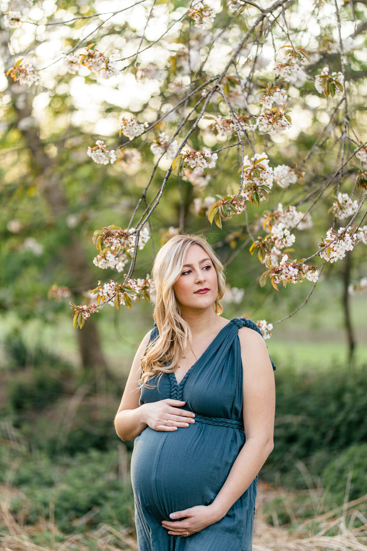 Outdoor maternity photoshoot hampshire bump shoot
