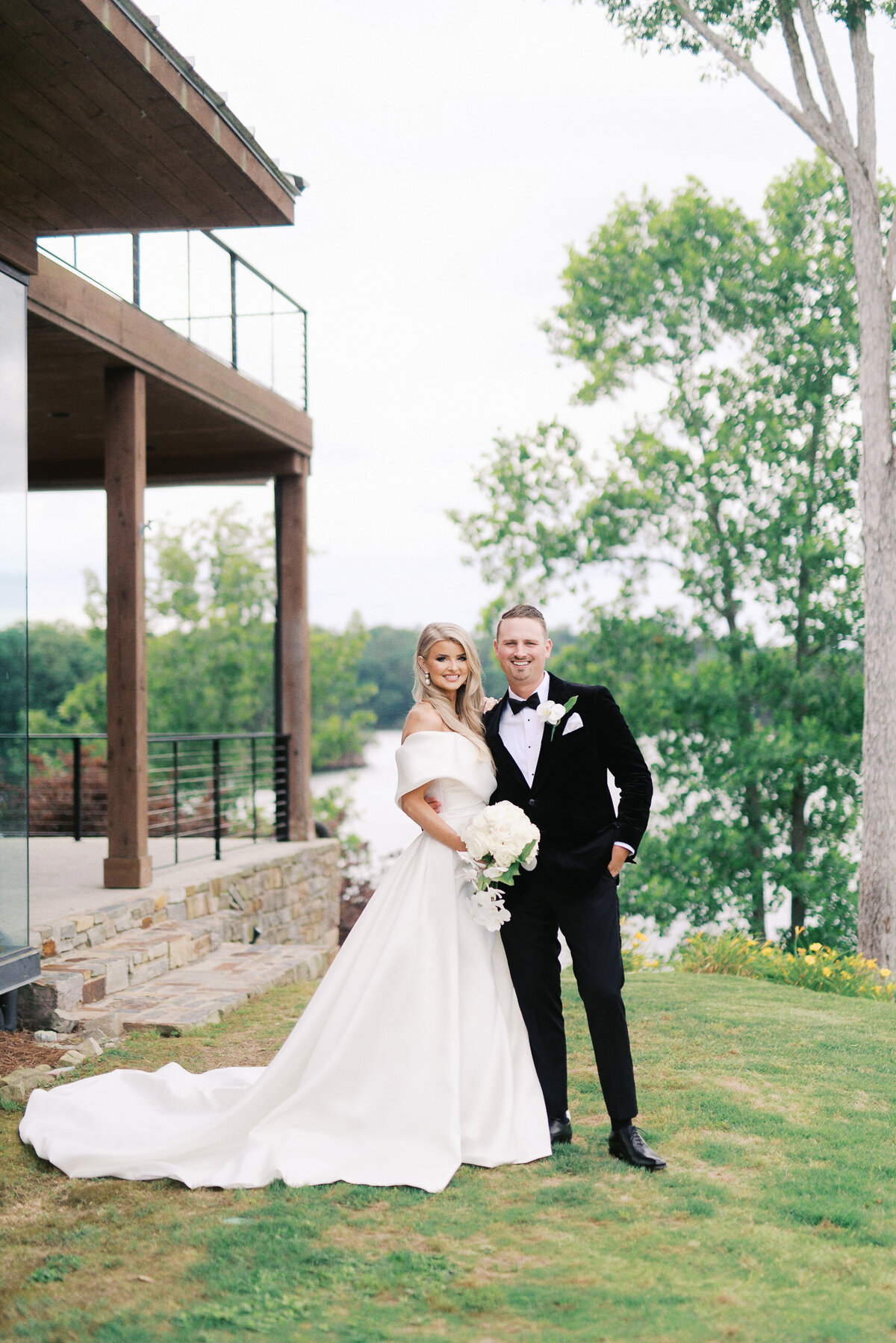 Barn at Smith Lake Wedding Photographer-26