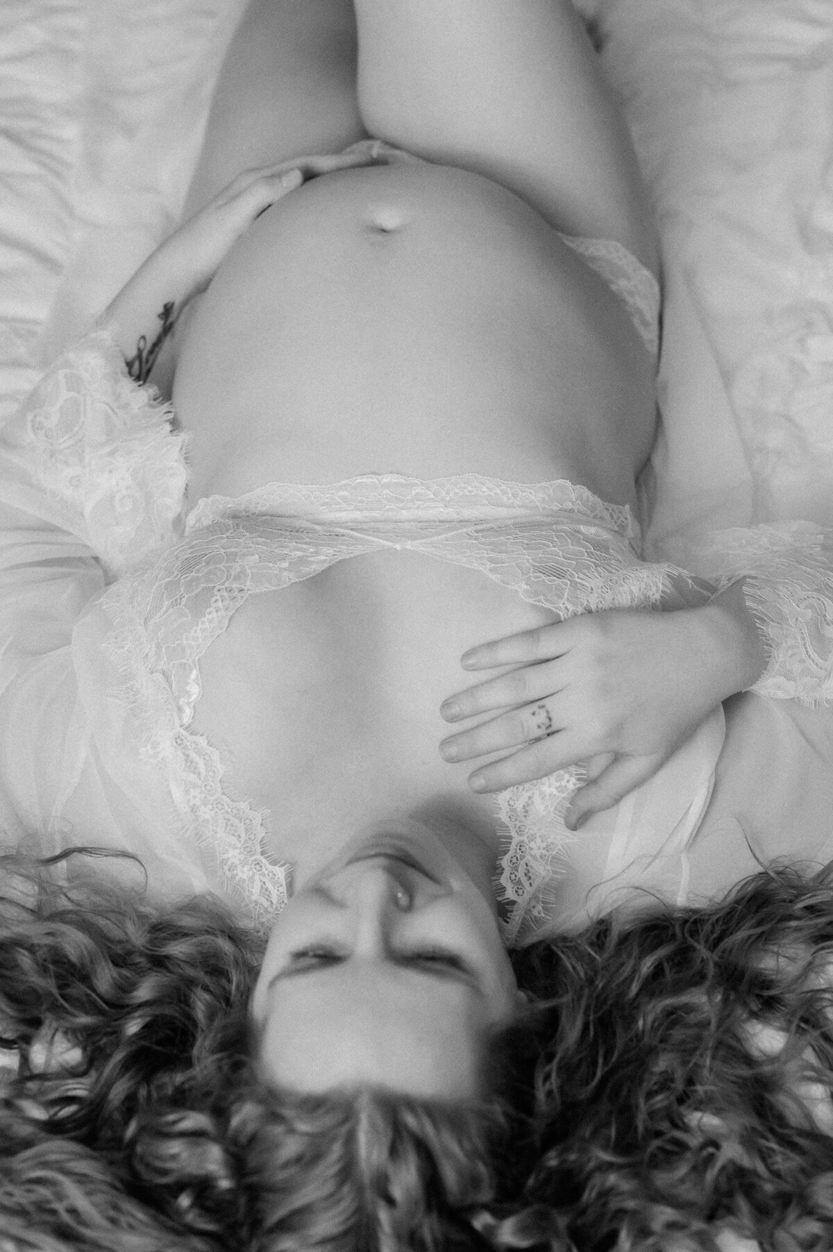 intimate-maternity-boudoir-session-34