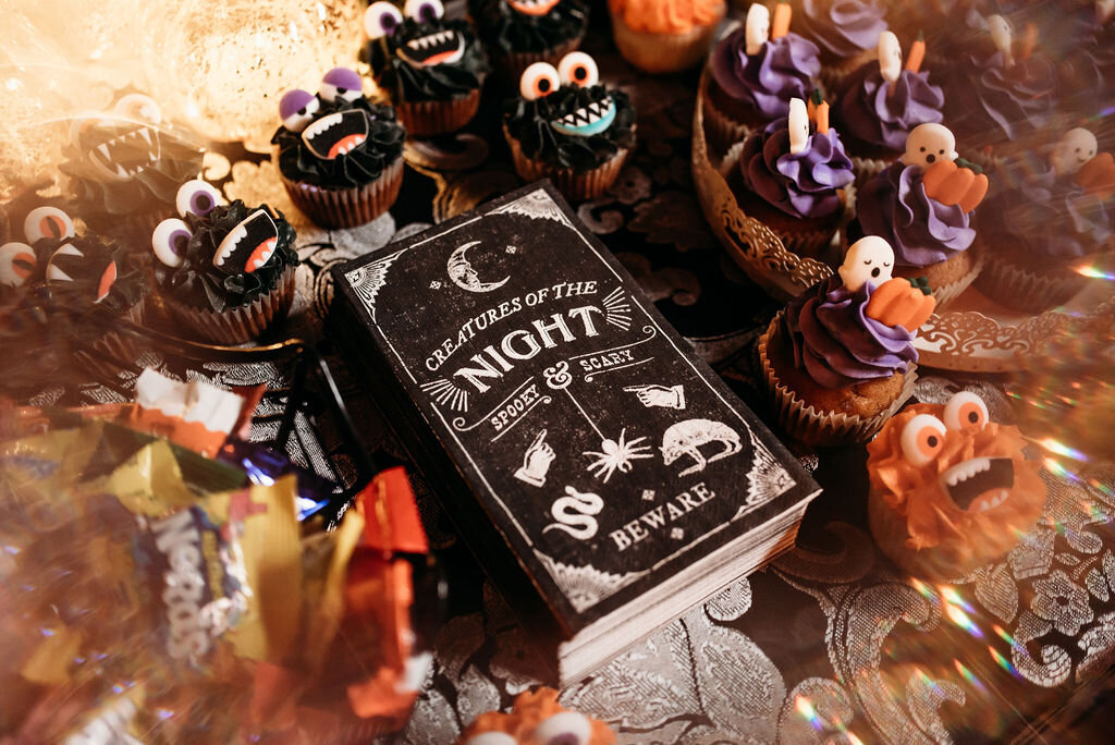 Vesper-and-Vow-Bemidji-Minnesota-wedding-and-elopement-photographer-coordinator-planner-dark-halloween-decor-details