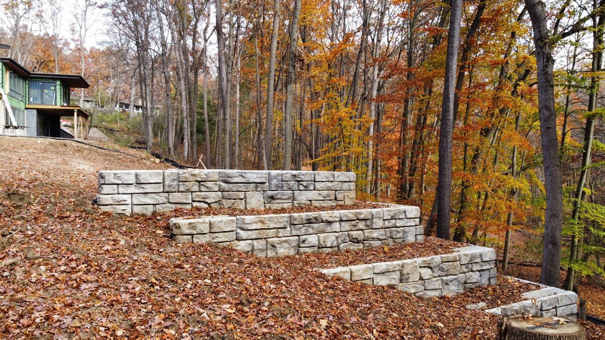 custom-redi-rock-retaining-wall-ann-arbor-michigan (2)