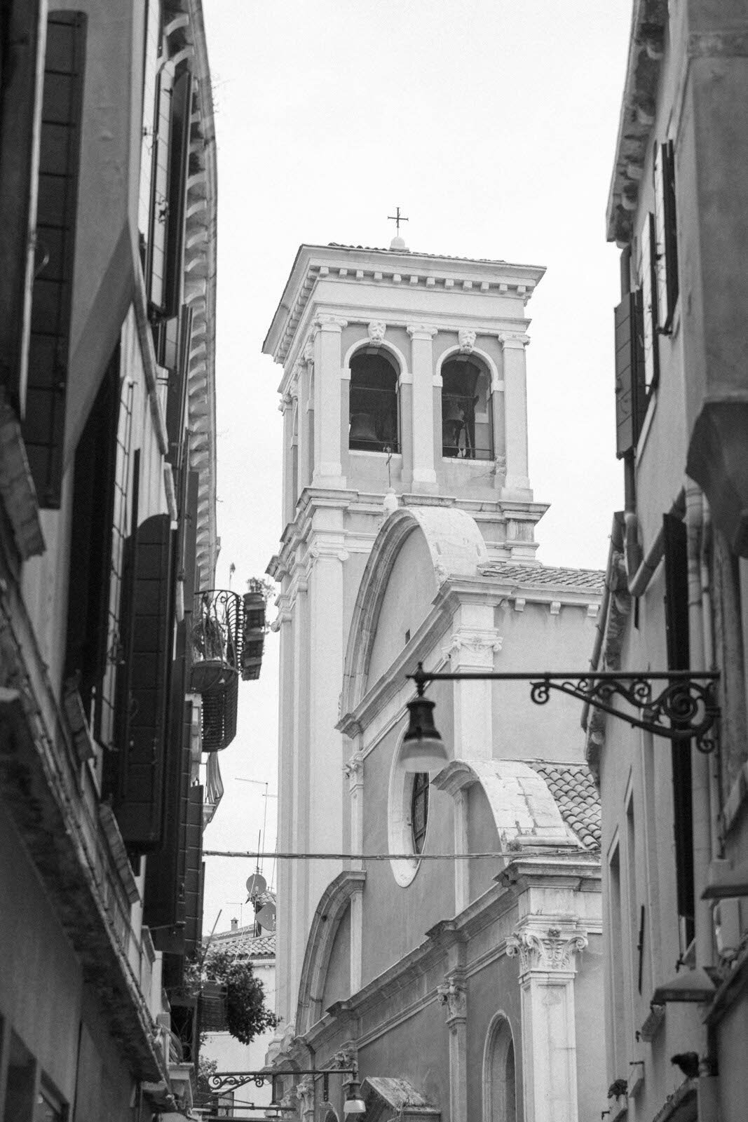 Flora_And_Grace_Editorial_Venice_Analog_Editorial_Wedding_Photographer (1 von 1)-4