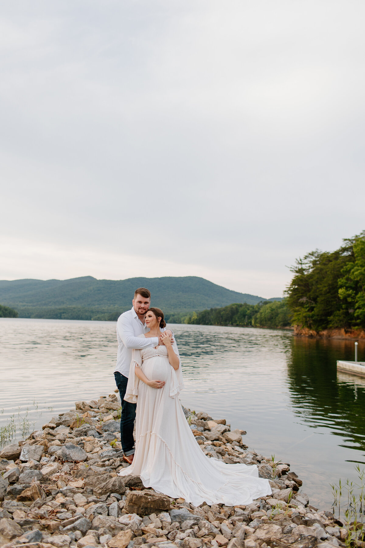 Documentary-Maternity-Session-at-Carvins-Cove-RJ-39