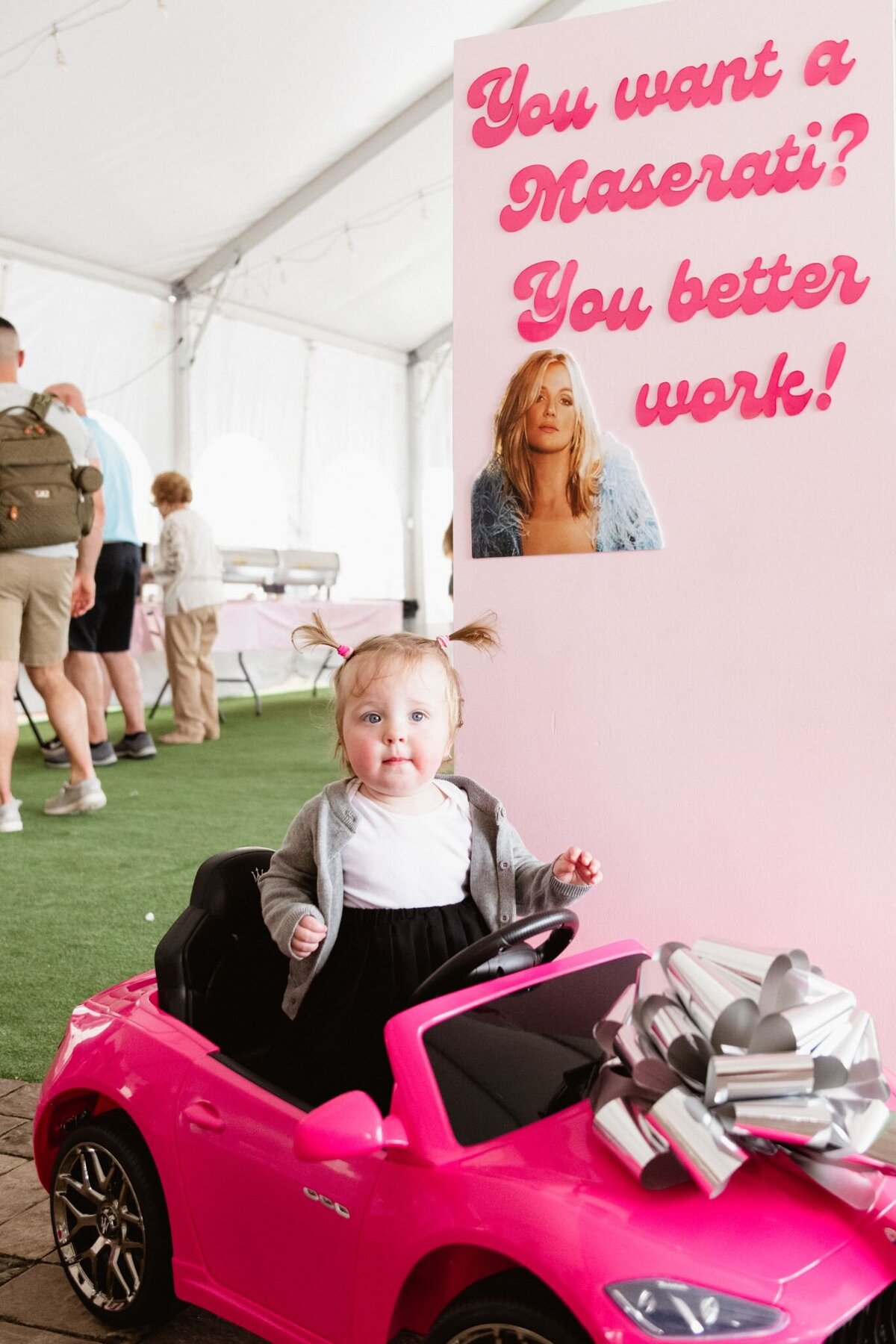 britney-spears-inspired-birthday-party-107