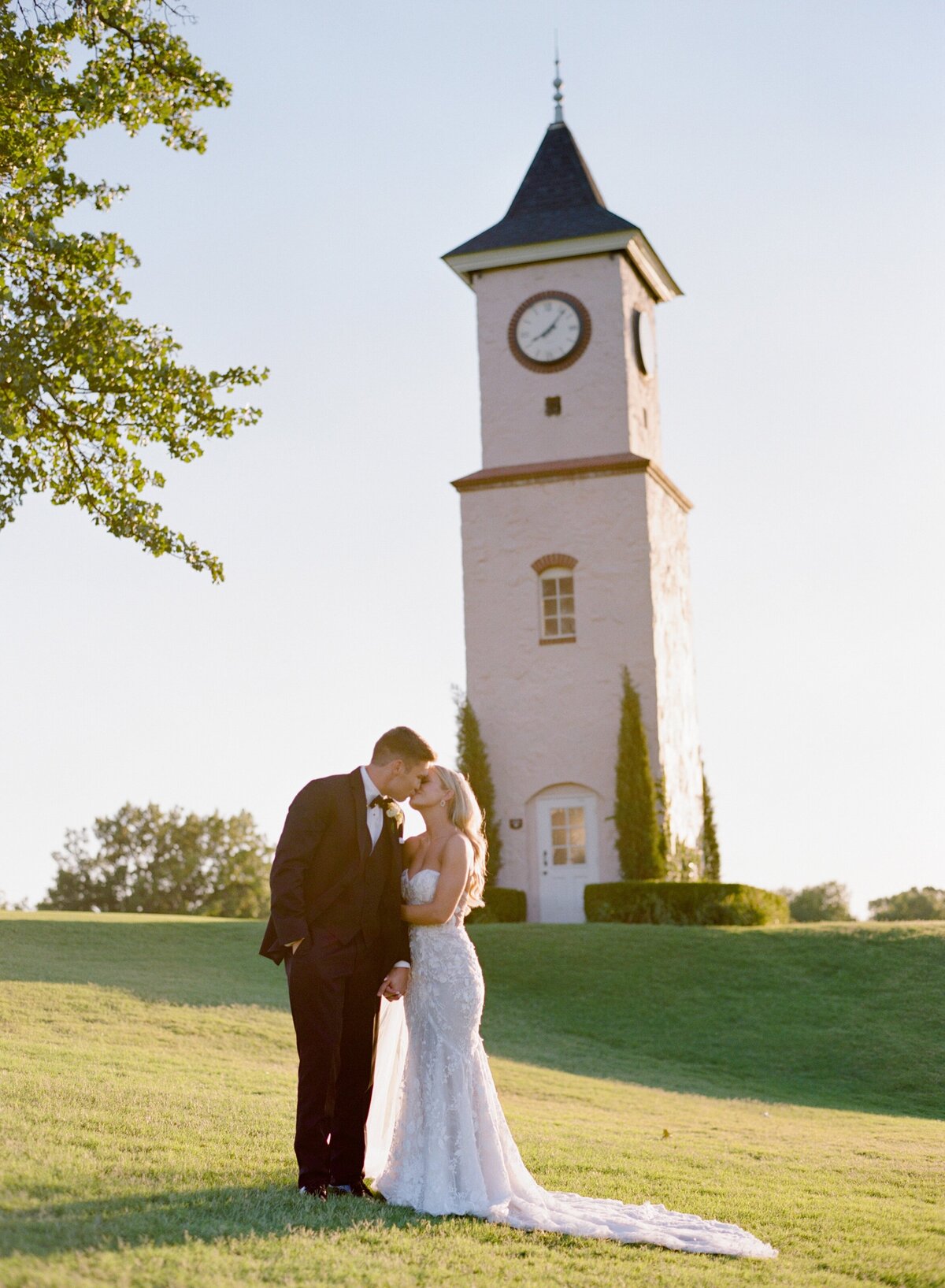 07-09-2022 Matthew and Lauren Wedding at Southern Hills Country Club Tulsa Wedding Photographer Laura Eddy Photography-831_web