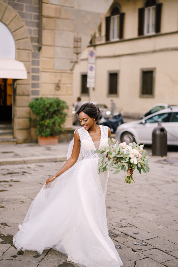 wedding dress bride Italy wedding planner