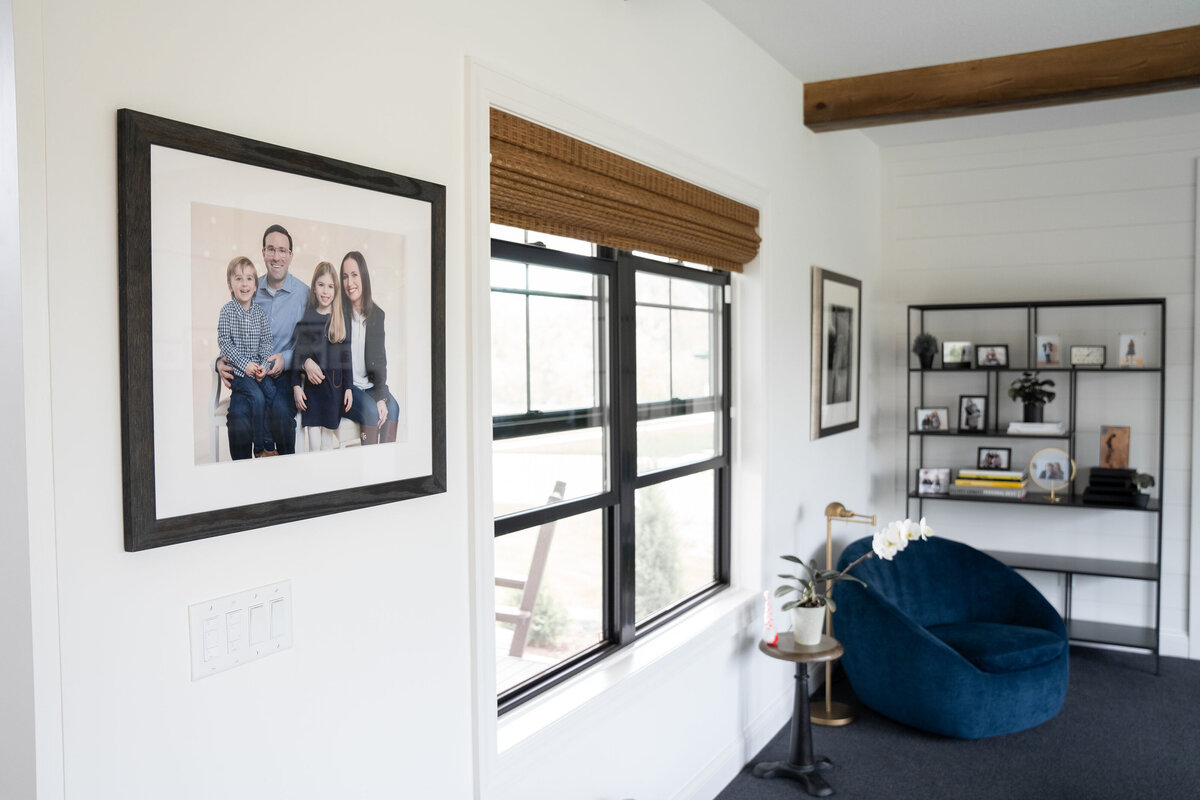 family-frame-in-living-room