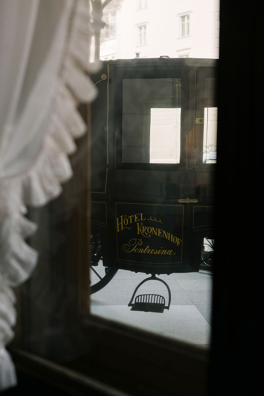 Powers_Wilson_Switzerland_Wedding_DinnerDetails_TaraHodgesPhotography010