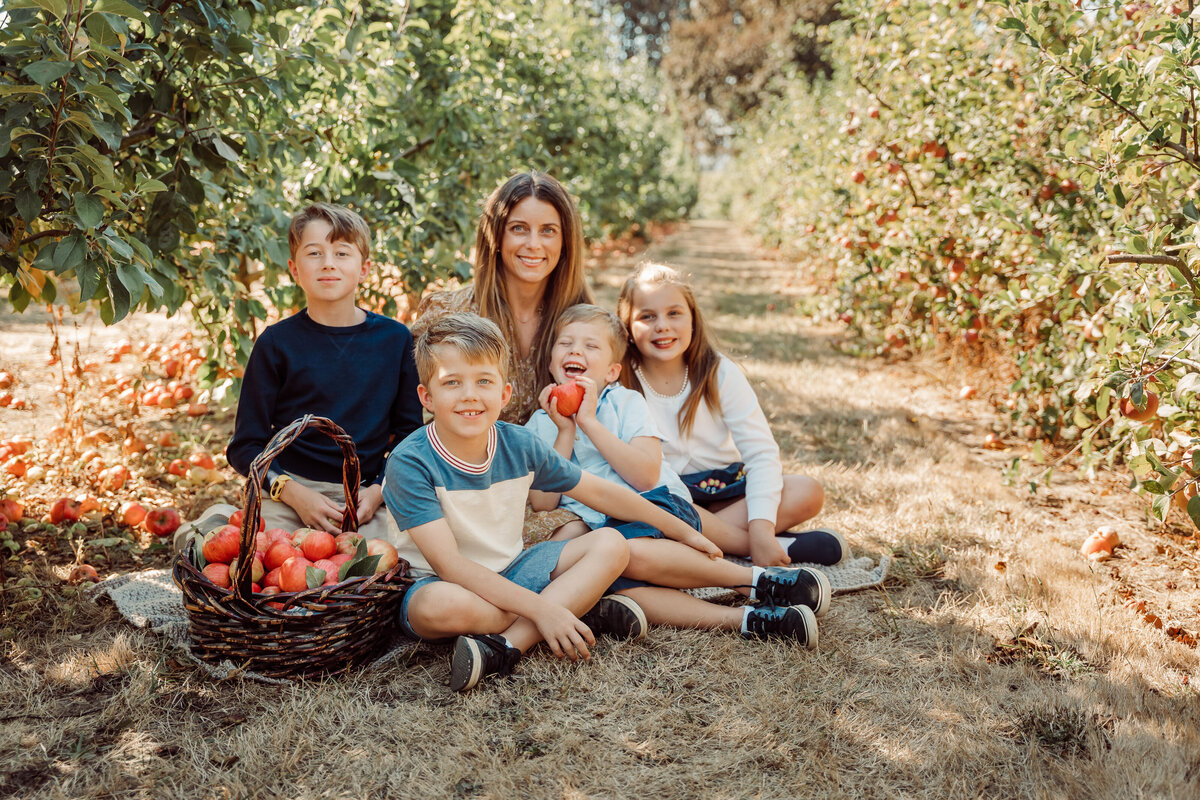 Portland-Apple-Orchard-Mini-Sessions-014