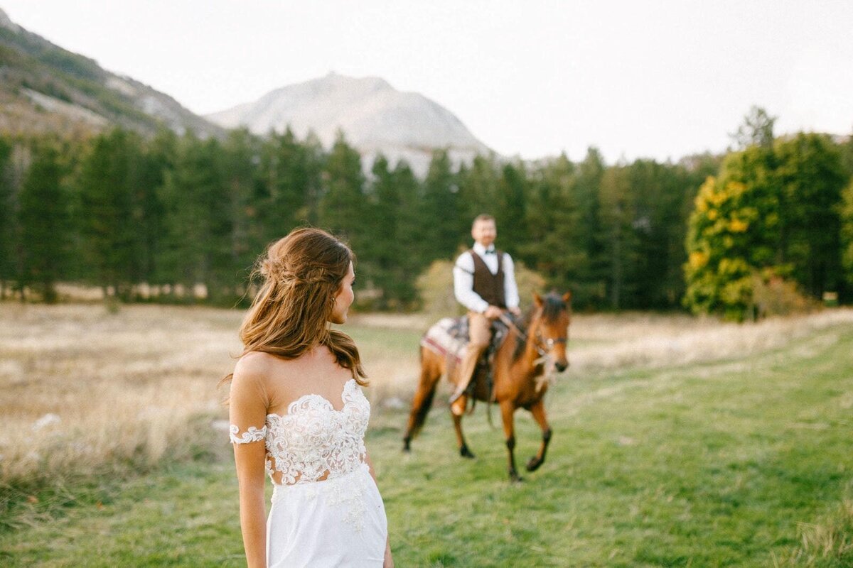 E8-Engagement-Photoshoot-In-the-mountains-with-horses-Ruslan-and-Kristina-2017-09-24-2500px-1064