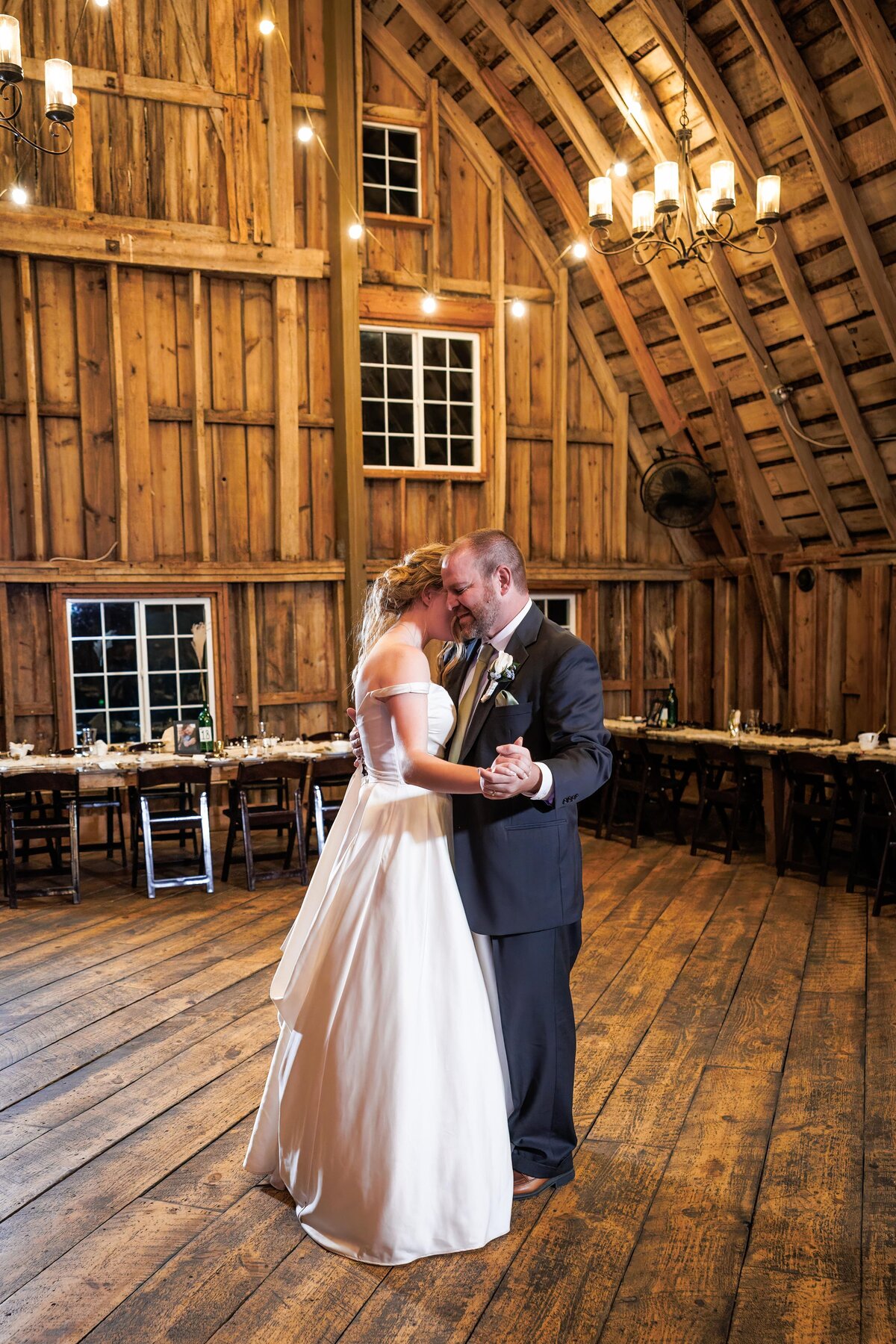 40-RaeganLiam-Wedding-Photographer-St-Cloud-Brainerd-MN-MindiJenningsPhotography