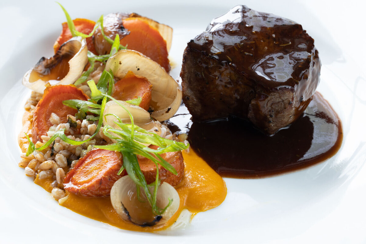 Braised meat with carrots, onions, and sauce