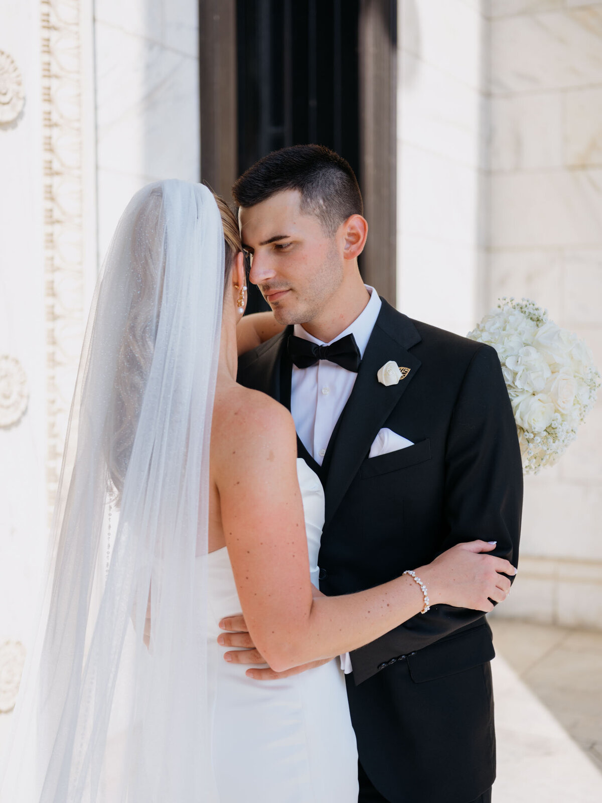 Wedding day portraits at the Cleveland Art Museum