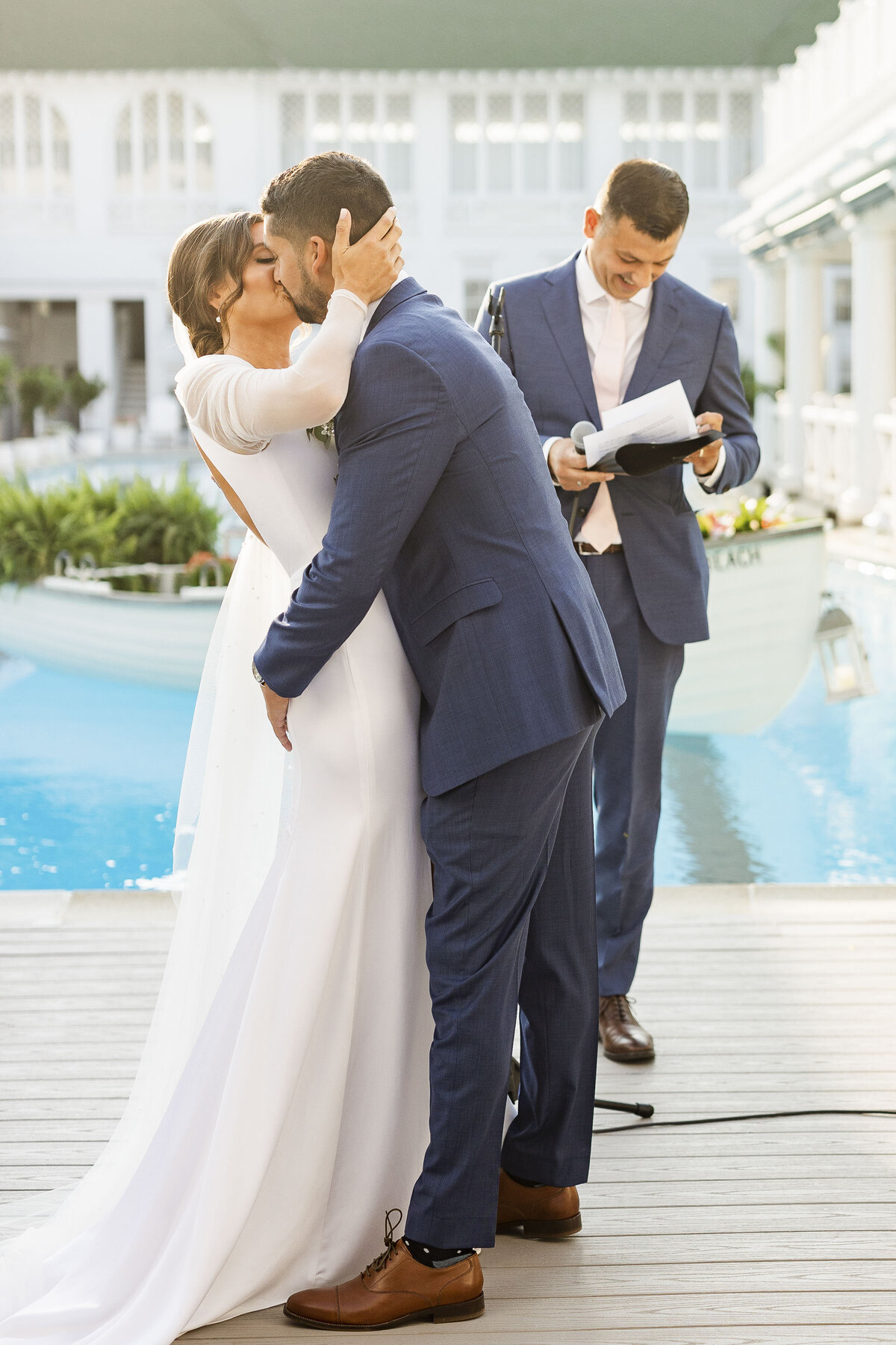 Beach Club Modern Chic Wedding with Touches of Pearl and Gold - Top East Coast Wedding Photography - Ashley Mac Photographs - New Jersey - New York - Connecticut - Rhode Island -52